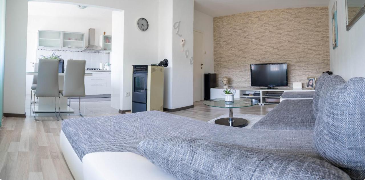 Ferienwohnung Apartman M Knin Exterior foto