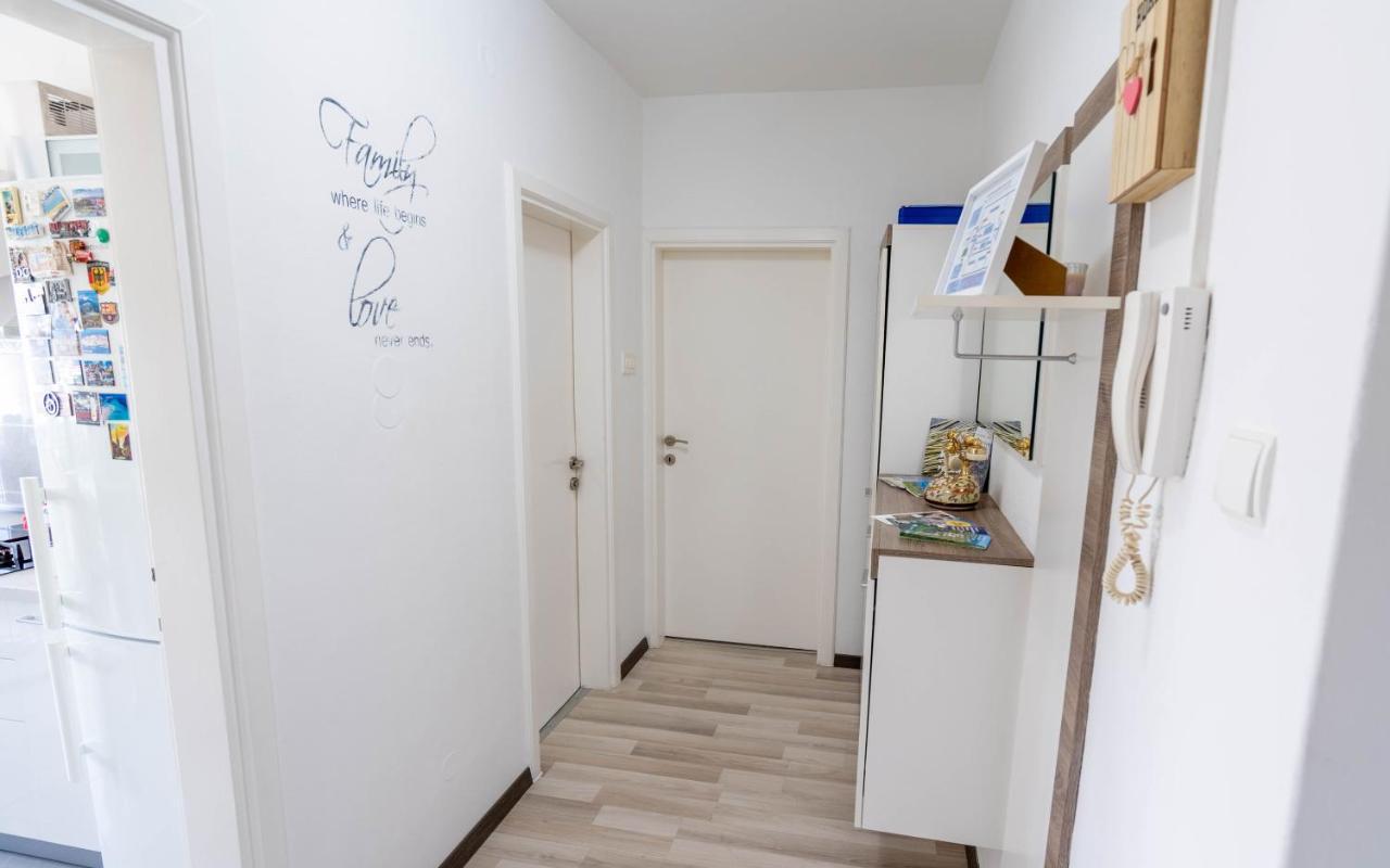 Ferienwohnung Apartman M Knin Exterior foto