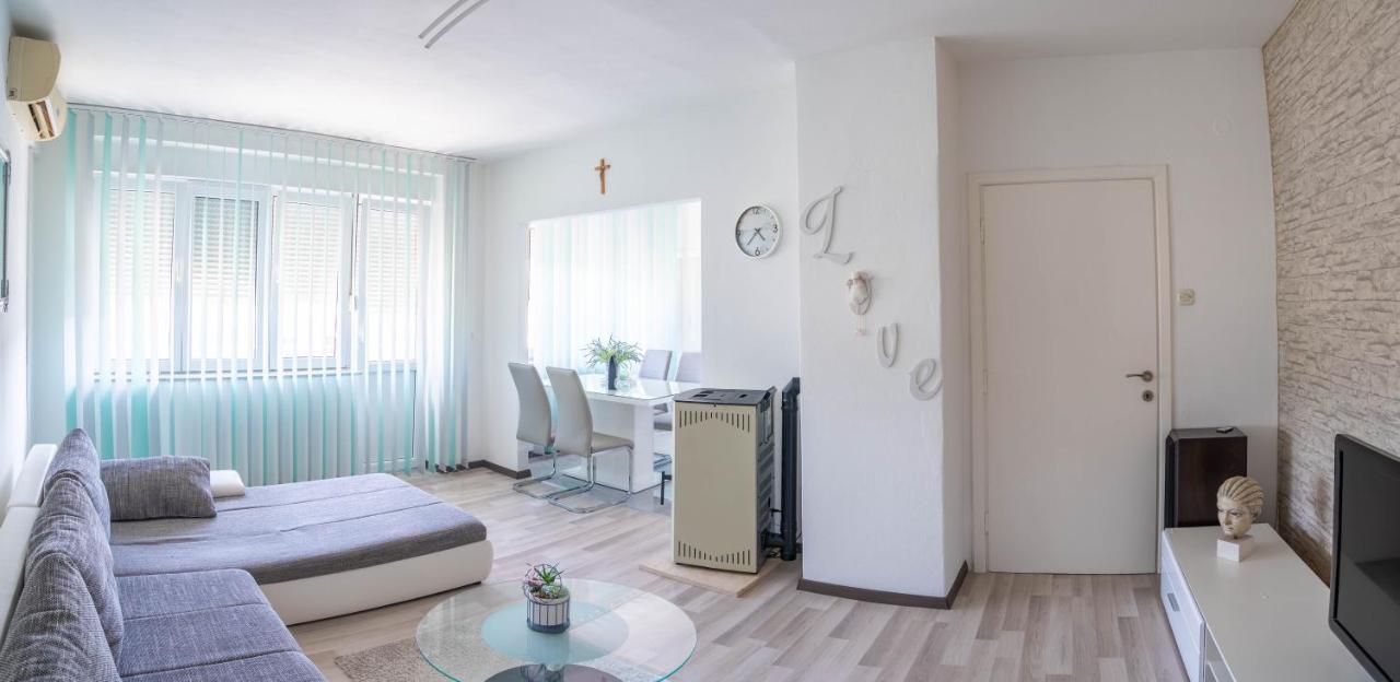 Ferienwohnung Apartman M Knin Exterior foto