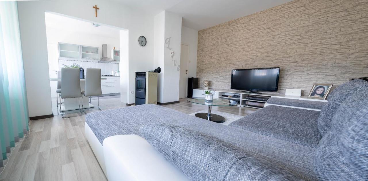 Ferienwohnung Apartman M Knin Exterior foto